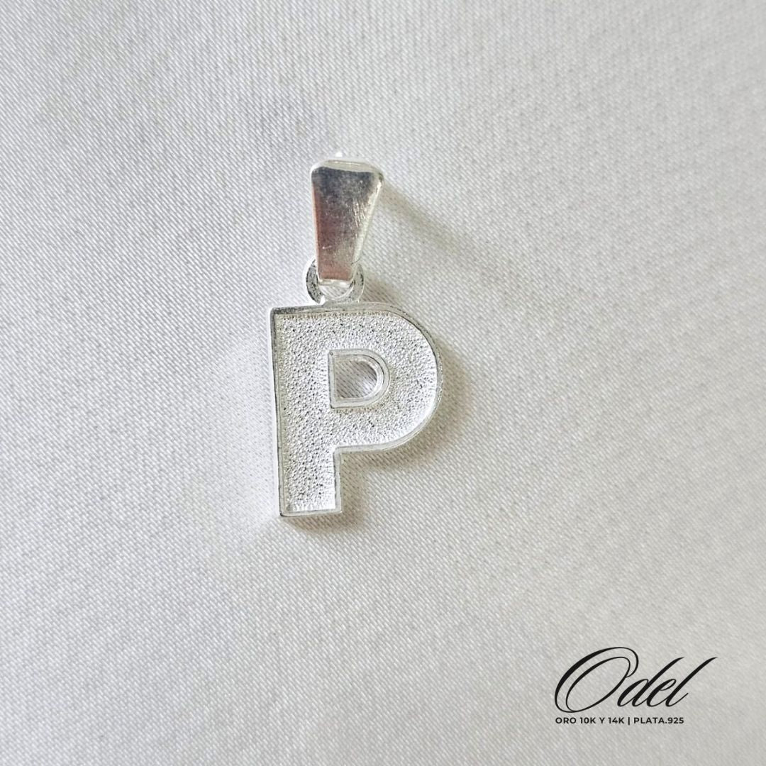 Dije de letra lisa en plata .925 – inicial