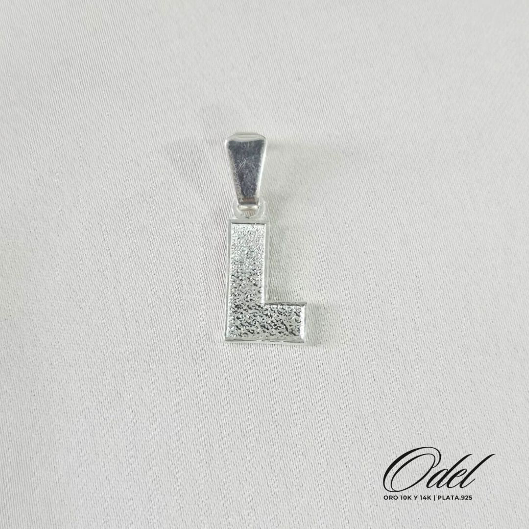 Dije de letra lisa en plata .925 – inicial