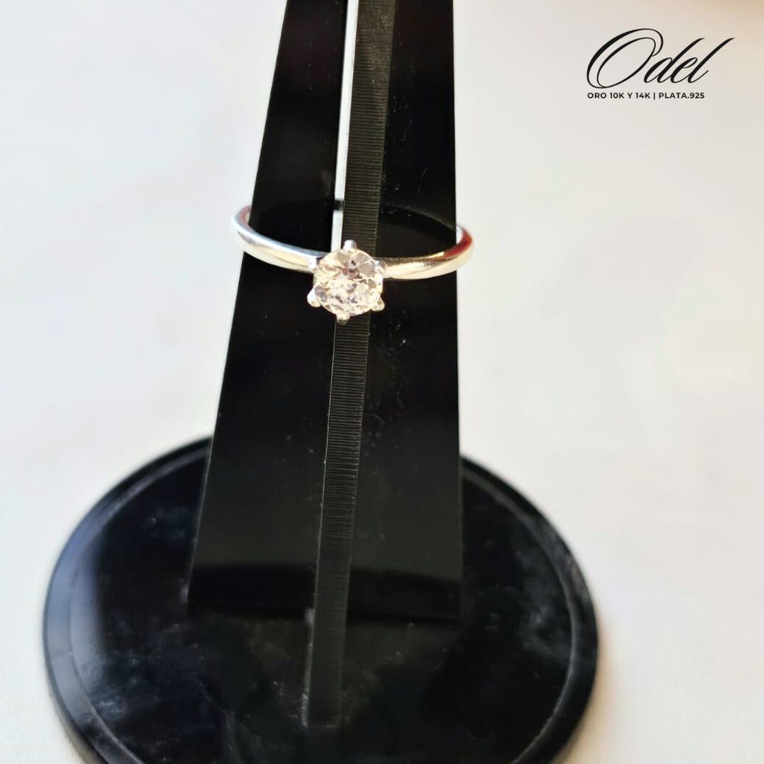 Anillo de promesa / compromiso con zirconia en plata .925 – brillo elegante