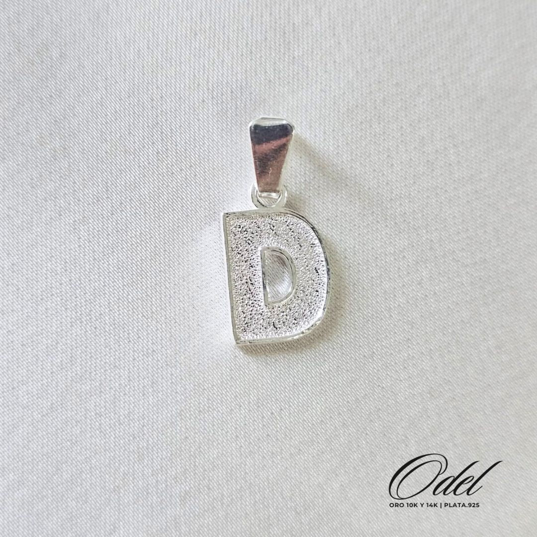 Dije de letra lisa en plata .925 – inicial