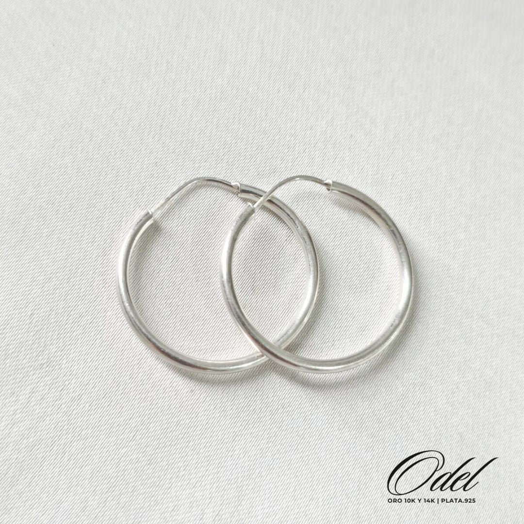 Arracadas lisas mediana en plata .925 – estilo moderno y elegante