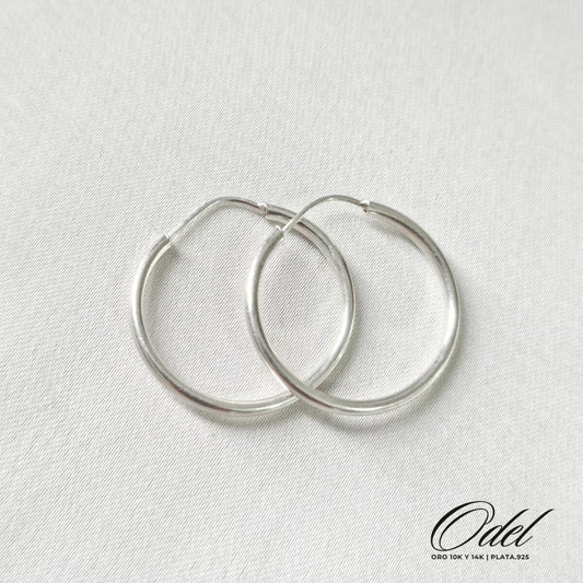 Arracadas lisas mediana en plata .925 – estilo moderno y elegante