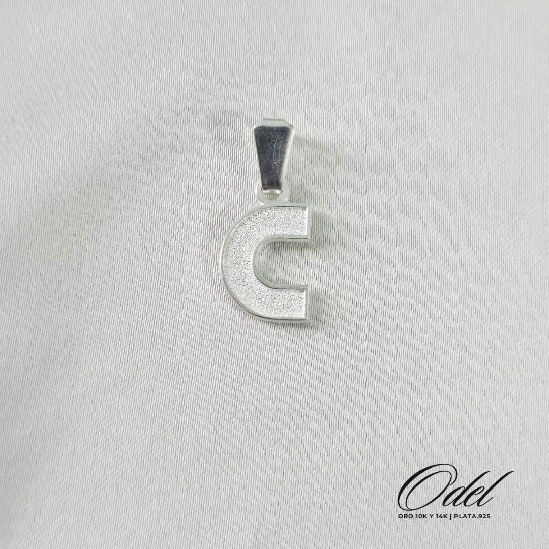 Dije de letra lisa en plata .925 – inicial