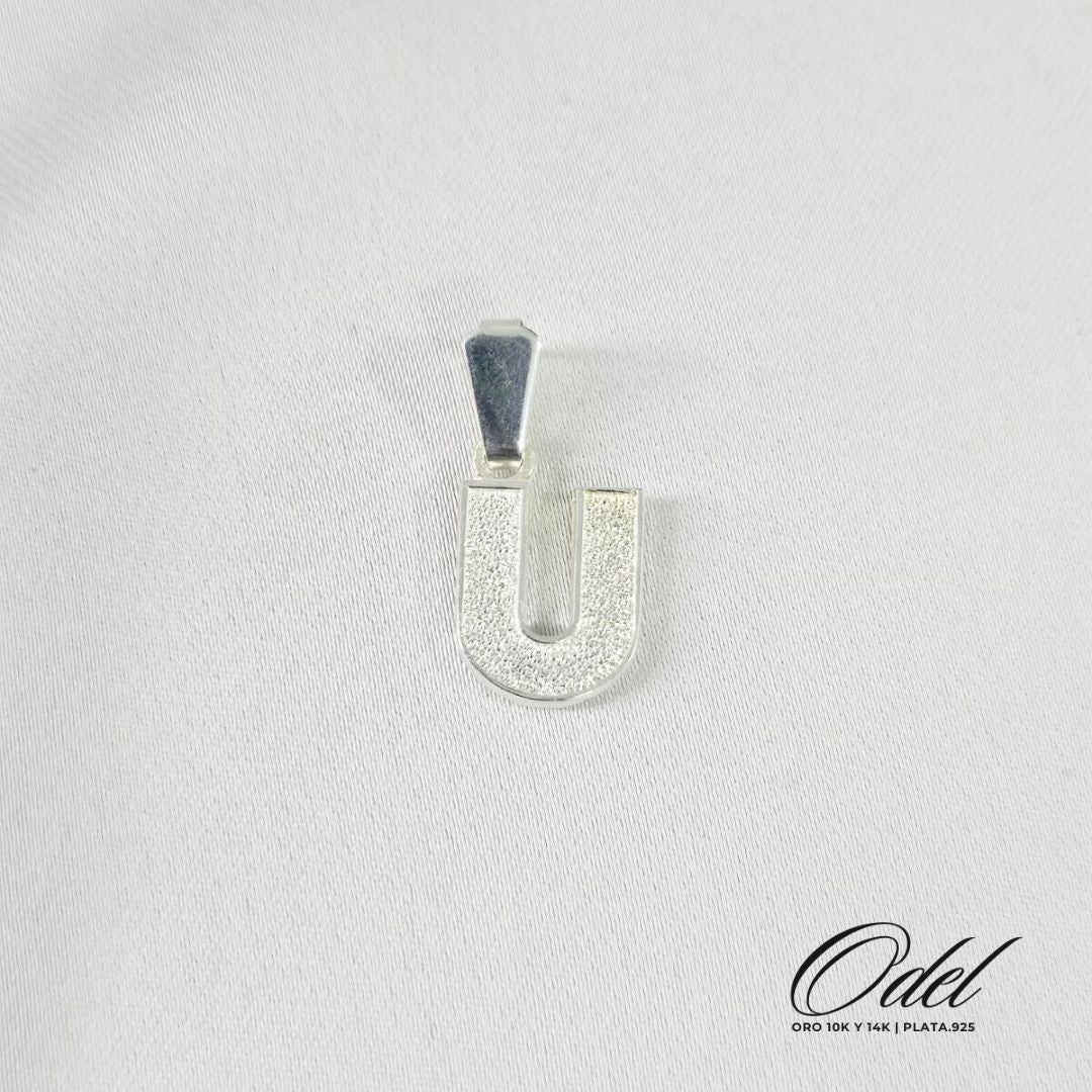 Dije de letra lisa en plata .925 – inicial